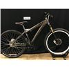 Image 8 : GREY KHS DJ-200 SINGLE SPEED FRONT SUSPENSION DIRT JUMPING BIKE WITH FRONT AND REAR DISC BRAKES,