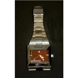 Wristwatch made of chromed metal