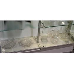 GROUP OF CLEAR GLASSWARE