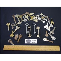 Lot of Vintage Keys