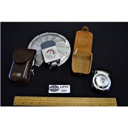 Lot of 1 Vintage Camera Flash and 1 Vintage Light Meter