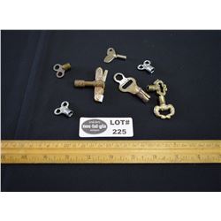 Lot of Assorted Vintage Clock and Roller Skate Keys