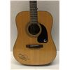 Image 1 : Garth Brooks Signed Acoustic Guitar