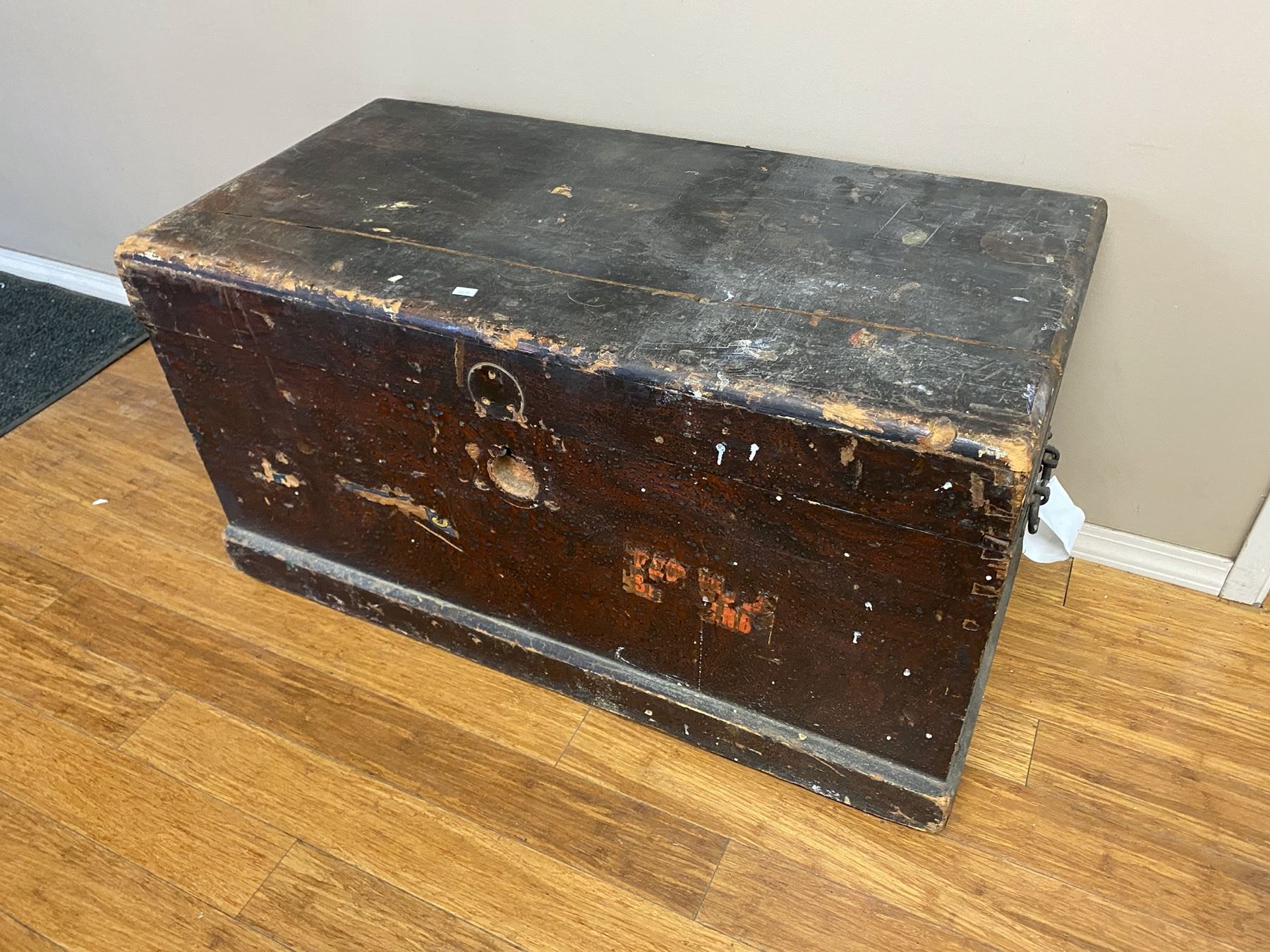 ANTIQUE TRUNK WITH INSIDE DRAWERS Able Auctions