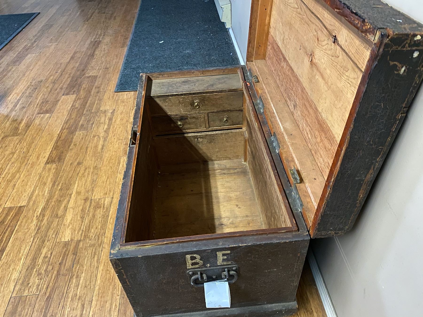 ANTIQUE TRUNK WITH INSIDE DRAWERS