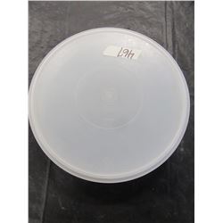 TUPPERWARE PLASTIC PIE SAVER CONTAINER