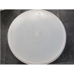 TUPPERWARE PLASTIC PIE SAVER CONTAINER