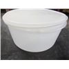 Image 1 : TUPPERWARE PLASTIC CAKE SAVER CONTAINER