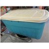 Image 1 : LARGE STORAGE TOTE WITH LID