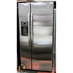 GE SIDE BY SIDE STAINLESS STEEL FRIDGE WITH WATER