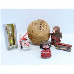 ESTATE BOX OF VINTAGE COLLECTOR TOYS.