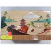 Image 2 : MUSICAL VINTAGE ORIENTAL JEWELLERY BOX