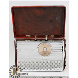 1940S PORTABLE RCA RUBE RADIO.