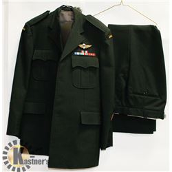 CANADIAN MILITARY UNIFORM ROYAL 22 REGIMENT.