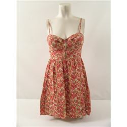 No One Lives Betty (Laura Ramsey) Hero Movie Costumes