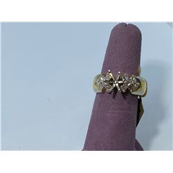 18K YELLOW GOLD LADIES RING WITH DIAMONDS (CENTRE SETTING MISSING)