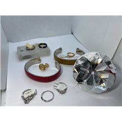 ASSORTED RINGS, BRACELETS ETC