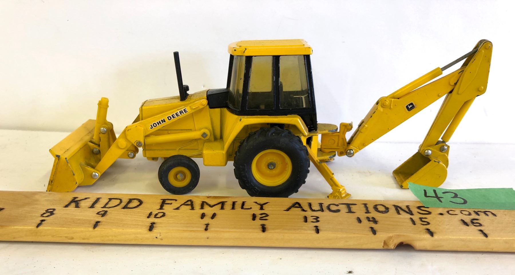 ERTL JOHN DEERE BACKHOE W / LOADER DIECAST TOY