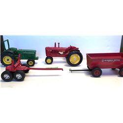 GR OF 4 FARM TOYS