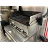 Image 2 : STAINLESS STEEL 36" X 23" NATURAL GAS 3 BURNER CHARBROILER