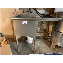 STAINLESS STEEL SINGLE BAY WASH SINK WITH RUN OFF