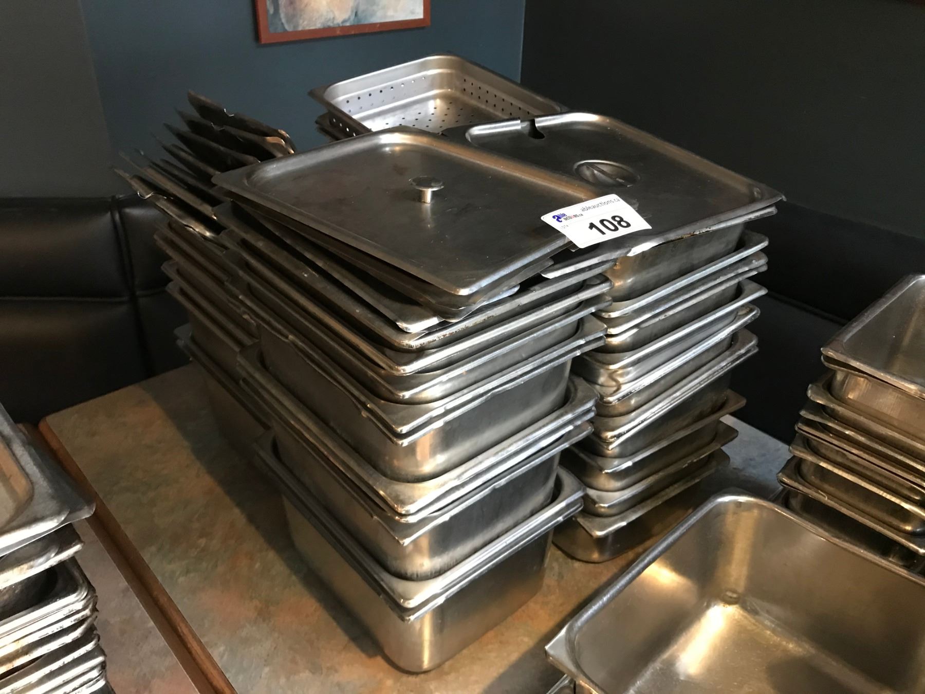 LOT OF MEDIUM STAINLESS STEEL KITCHEN INSERTS