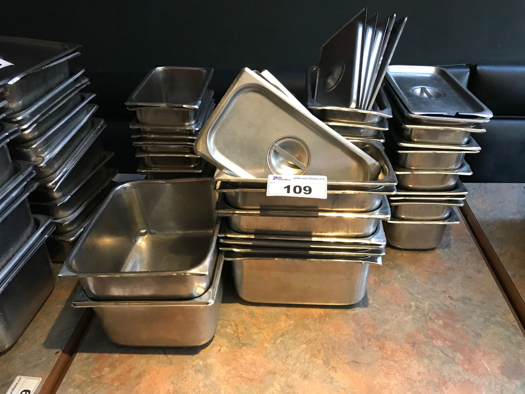 LOT OF ASSORTED SIZED STAINLESS STEEL KITCHEN INSERTS