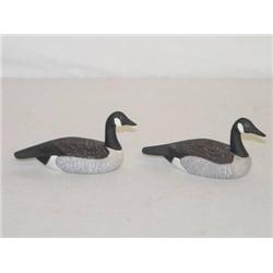 (2) 4" MINIATURE CANADA GOOSE DECOYS SI