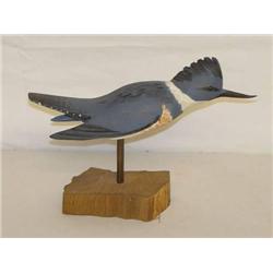 10" KINGFISHER BIRD CARVING ON A WOODEN