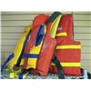 Image 1 : 4 LIFE JACKETS