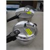 Image 1 : 2 PRESSURE COOKERS