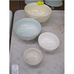 SET OF MIXING BOWLS