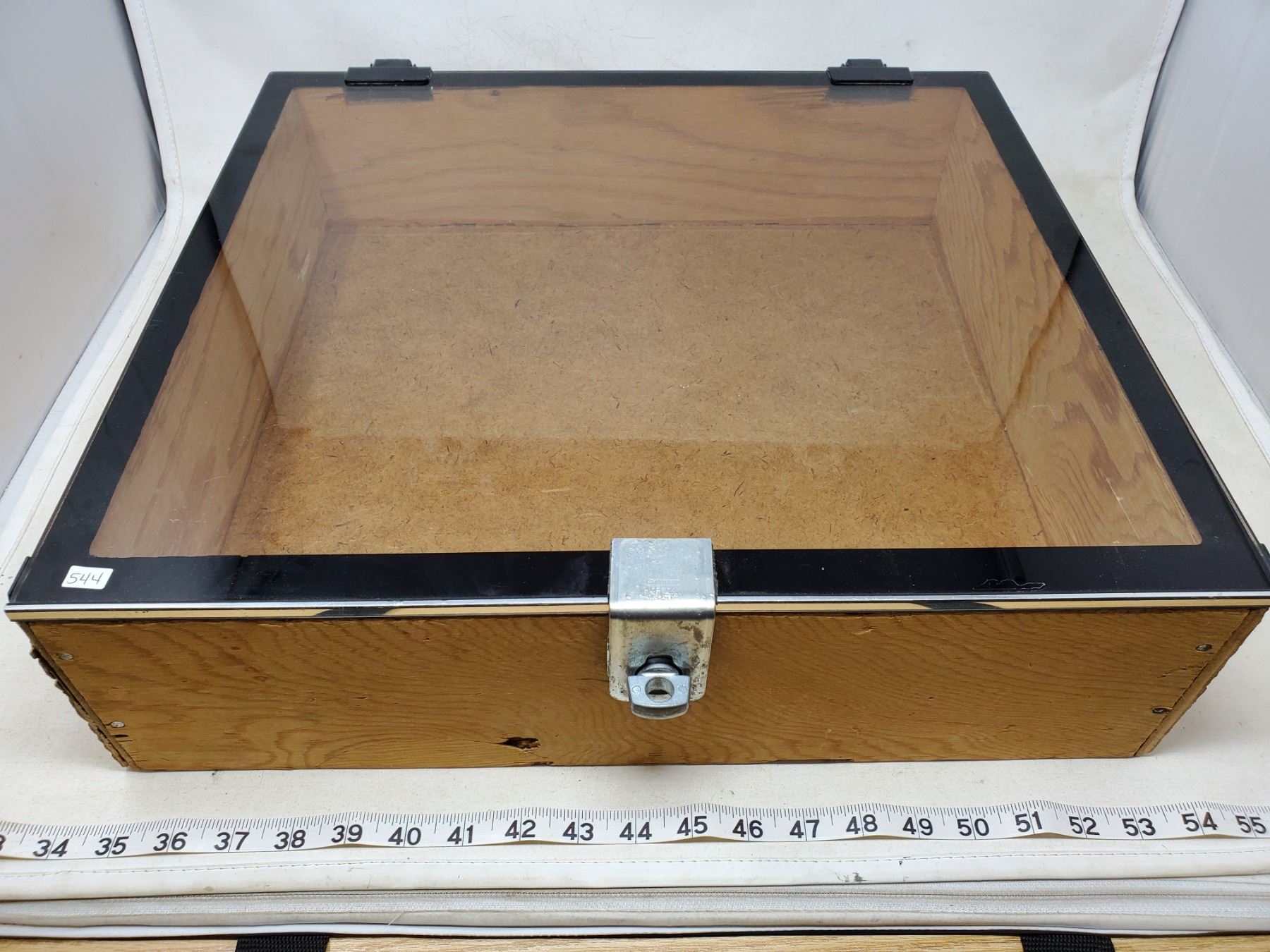 Wood display case with locking glass lid,1-display