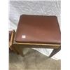 Image 2 : VANITY STOOL AND FOOT STOOL
