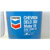 Image 2 : 5 GALLON CHEVRON DELO 300 MOTOR OIL METAL PALE