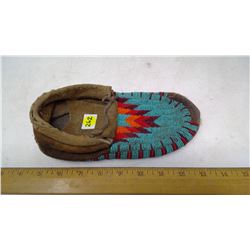 LATE 1800'S BEADED MOCCASIN - 9" X 4.5"