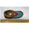 Image 1 : LATE 1800'S BEADED MOCCASIN - 9" X 4.5"