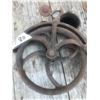 Image 2 : 2 WELL PULLEYS 9" & 5"