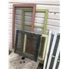 Image 4 : LOT OF 11 VINTAGE WINDOWS AND 3 SCREENS