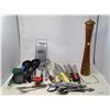 Image 1 : LOT OF KITCHEN UTENSILS & XL PEPPER GRINDER