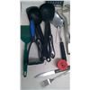 Image 5 : LOT OF KITCHEN UTENSILS & XL PEPPER GRINDER
