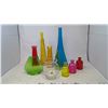 Image 1 : LOT OF ASSORTED COLOURFUL VASES