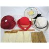 Image 2 : Vintage lot of ladies items (hats, gloves, fan)