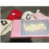 Image 1 : LITTLE LOVELY NEON LIGHTS "LOVE"  - YELLOW - SIGN & 4 ASSTD CHILDS HATS - E