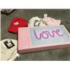 Image 1 : LITTLE LOVELY NEON LIGHTS "LOVE"  - PINK - SIGN & 4 ASSTD CHILDS HATS - F
