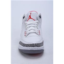 AIR JORDAN 3 RETRO SNEAKERS.