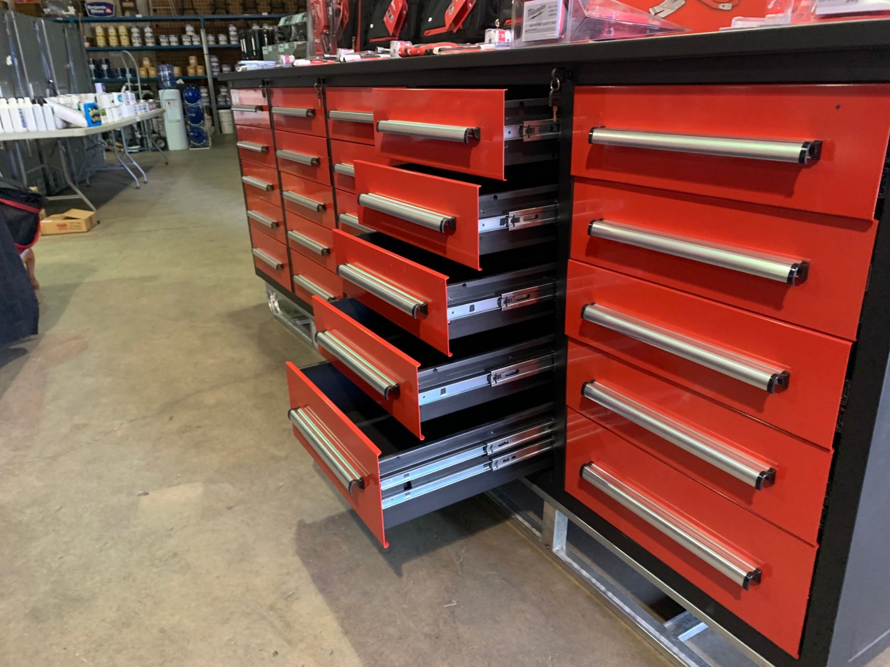 2020 RED STEELMAN 10FT WORK BENCH WITH 25 DRAWERS, 113W X 29 X39