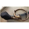 Image 1 : GR OF 2 OLD BRASS HORNS