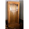 Image 1 : GLASS FRONT PINE GUN CABINET