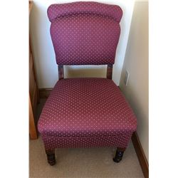 ANTIQUE UPHOLSTERED BUN TOP SIDE CHAIR
